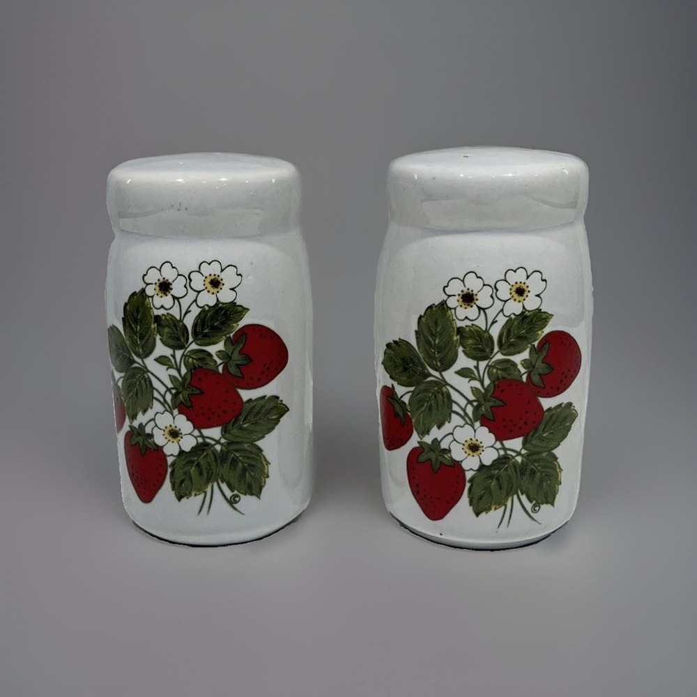 Vintage McCoy Strawberry Country Salt Pepper Shaker Set Ceramic Flower Farmhouse